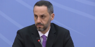 Përplasjet te Parlamenti, Lamallari: Protesta është e ligjshme por nuk mund të goditen punonjësit e policisë
