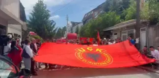 Të rinjtë në Prishtinë krah studentëve shqiptarë në RMV, protestë para ambasadës së Maqedonisë së Veriut për gjuhën shqipe