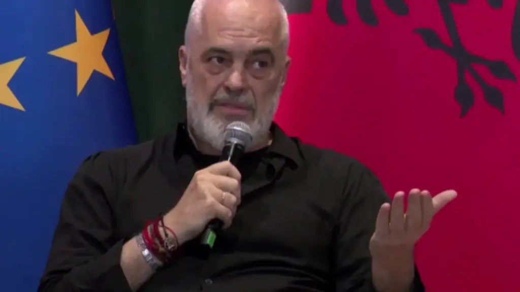  Jemi nga Irani  erdhëm të mbështesim shqiptarët   Rama publikon videon e turisteve  Në bulevard nuk kemi vetëm patriotë të shtirur