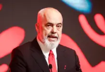 “Shqipëria nuk tërhiqet nga investimet”/ Rama për Bloomberg: Duhet bërë dallimi midis protestave të vërteta dhe teatrit politik