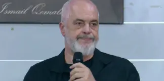 Qytetari: Prona nuk është kthyer/ Rama bashkëbisedon me banorin e Zvërnecit: Me kë po flet?! Në 2009 i kam pasur flokët e zeza