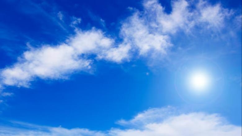 Reshje të izoluara dhe temperatura të larta  parashikimi i motit sot