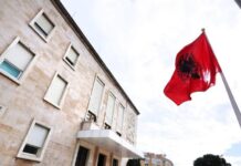 Në një shoqëri demokratike largohen politikanët, jo qytetarët