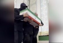 U pretendua se ishte Mojtaba, zbulohet identiteti i burrit me maskë në funeralin e Ali Khameneit
