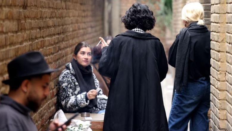 kultura-e-kafeneve-ne-iran-perballet-me-presion-politik-dhe-ekonomik-cfare-ka-ndryshuar-pas-nisjes-se-luftes-me-shba