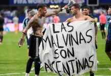 Argjentina rrezikon gjobë nga FIFA për banderolën ‘Las Malvinas’, historia e luftës me Mbretërinë e Bashkuar! U vranë 910 ushtarë