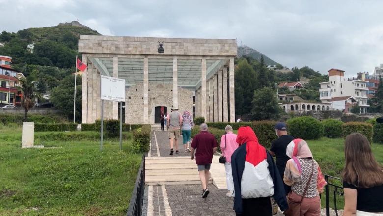 lezha-destinacion-pertej-detit-interes-ne-rritje-per-historine-kulturen-dhe-natyren-aplikohen-itinerare-turistike