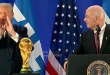 Video/ Momenti viral, Donald Trump i jep ‘goditjen’ Infantinos para trofeut të Botërorit