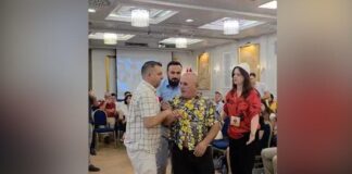 Përplasjet në Kuvendin Kombëtar të protestës, ironizon Erion Braçe: Aman mos u rrihni, jeni shpresa e vetme