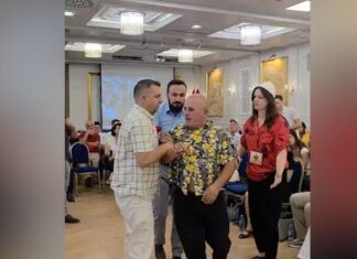 Përplasjet në Kuvendin Kombëtar të protestës, ironizon Erion Braçe: Aman mos u rrihni, jeni shpresa e vetme