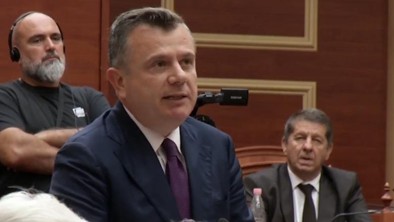 Protesta  Balla i kthehet Muçit  Vazhdoj të të quaj sorrë  bashkë me Gonen e Llapin  flamingot e vërteta e braktisën llumin e kënetës