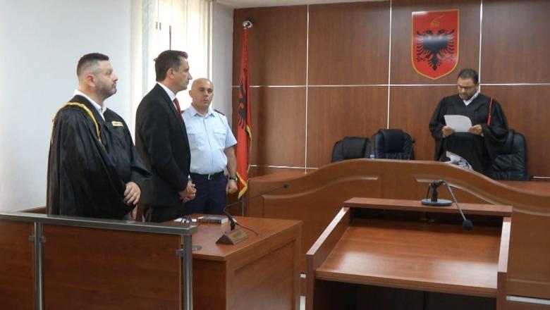 Gjyqi në Administrative  Ish prokurori Tom Deda kërkon të bëhet palë kundër Dados  U shkarkova nga detyra që të emërohej ai  përkon koha  Veliaj  Të legjitimohet