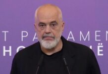 Rama vjen me dy dokumente në mbledhjen e grupit: Mishërojnë reflektimin tim për bulevardin e flamingove, kthesë për mandatin e katërt