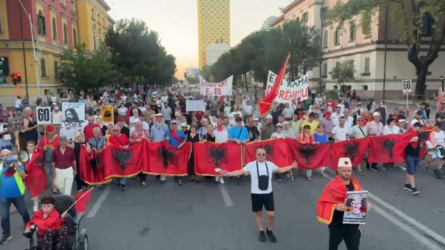 Dita e 60 të e tubimit në Tiranë