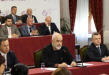 Rama mbledh drejtuesit politikë, burime: Mund të ketë një seancë tjetër plenare pasdite