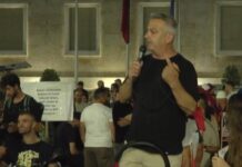 Nesër protestë para Kuvendit, aktivistët: T’i ndalojmë deputetët të futen. Merrni vezë dhe miell me vete