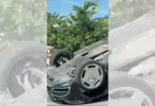 Aksident i frikshëm në Memaliaj, makina del nga rruga dhe përmbyset