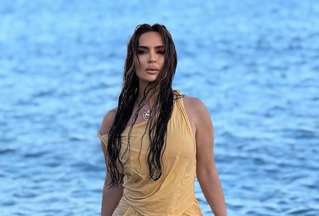 Rozana Radi ndahet nga partneri  Këngëtarja feston ditëlindjen  single 