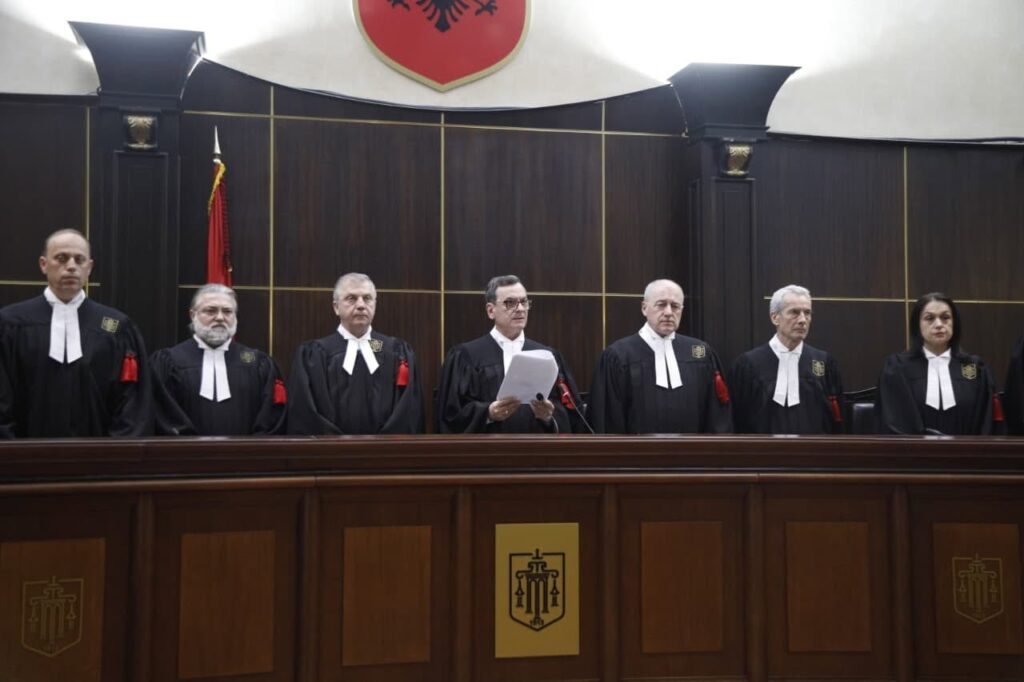 Gjykata e Lartë zbardh vendimin për rishikimin e  arrestit me burg   Prokuroria të ketë barrën e provës për të justifikuar nevojën e paraburgimit  Dokumenti 