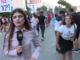 VIDEO/ “Zhdukuni, ikni!” – Tensionohet situata në para Kryeministrisë, momenti kur protestuesit sulmojnë gazetaren e Top News