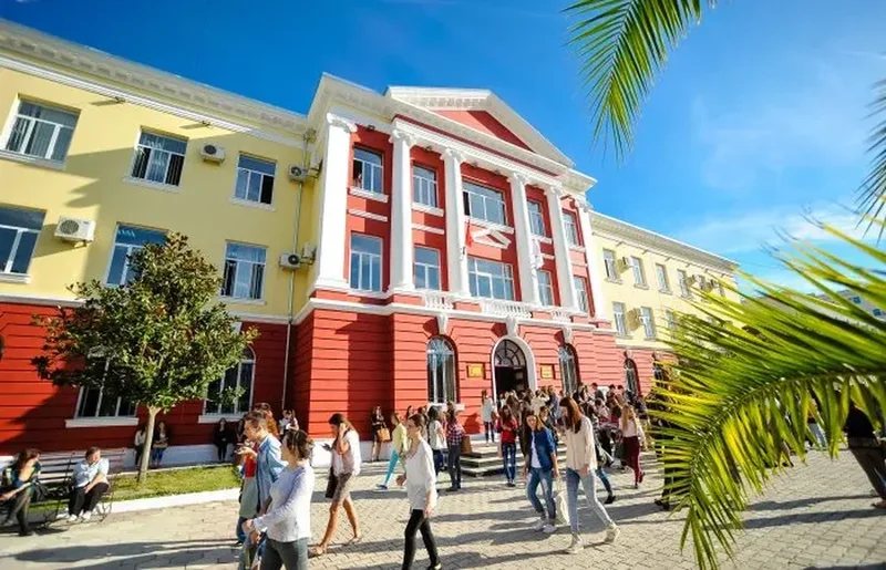 Ndryshojnë kriteret e pranimit në universitete  Për programet e mësuesisë  nota mesatare nga 7 7 5