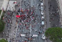 ‘Krushqit e Saliut’, Taulant Balla ironizon protestuesit para kryeministrisë