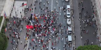 ‘Krushqit e Saliut’, Taulant Balla ironizon protestuesit para kryeministrisë