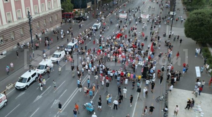 A ka më fuqi protesta të prodhojë ‘stuhi’ lajmesh perëndimore?