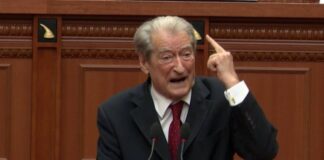 Berisha tha se ndaj protestuesve u përdorën lëndë kimike, Spaho: Gënjen me qëllim, në pushtet nuk vihet me broçkulla