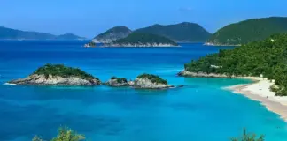 Plazhi piktoresk në Ishujt e Virgjër Amerikanë shpallet më i miri në botë