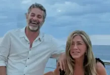 Jennifer Aniston shfaqet në formë të shkëlqyer gjatë pushimeve me partnerin Jim Curtis