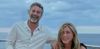 Jennifer Aniston shfaqet në formë të shkëlqyer gjatë pushimeve me partnerin Jim Curtis