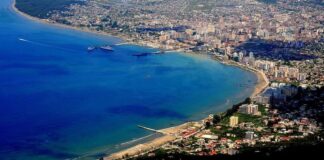 Europa “zbarkon” në Vlorë: Turistët e huaj preferojnë qytetin bregdetar për pushime