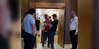 Ish-deputeti Jenisheri merr pjesë Kuvendin Kombëtar të protestës, nxirret me dhunë nga rojet e sigurisë
