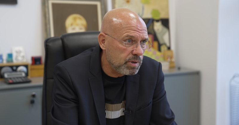kalamaj-kopeshti-qe-padisin-edukatoren-manjani-fshikullon-pd-dhe-ps-per-perplasjen-ne-strasburg