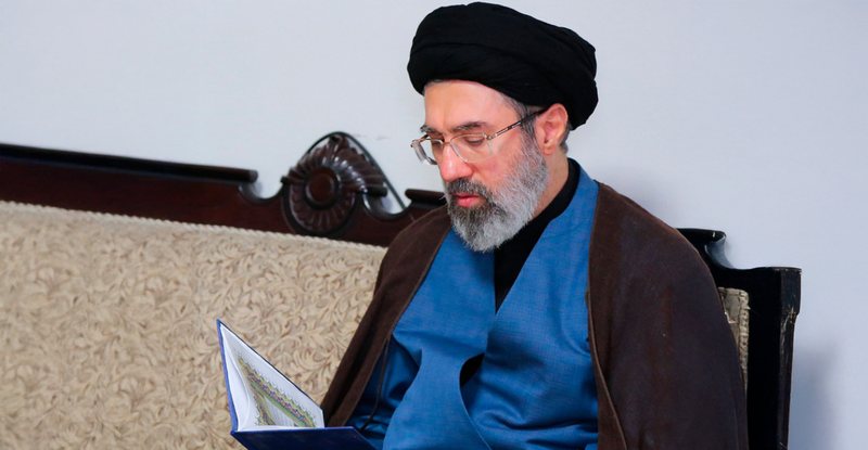 Khamenei është larguar nga Irani  ngrihen dyshime për krizë të brendshme