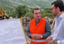 Karakaçi inspekton investimin në Bogë: Rrjeti po përballet me ngarkesë të lartë nga i nxehti