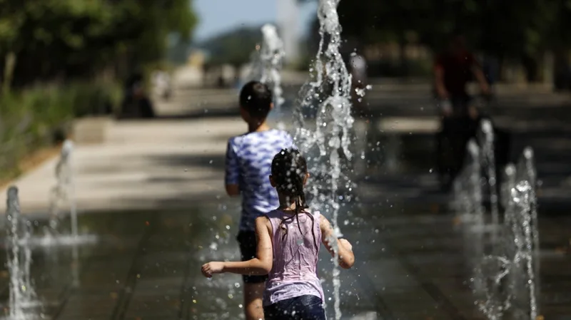 Valë e të nxehtit në Francë  mbyllet një reaktor bërthamor për shkak të temperaturave të larta