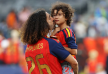 Marc Cucurella rrëfen historinë prekëse: I mban flokët e gjatë që djali i tij autik ta njohë në fushë