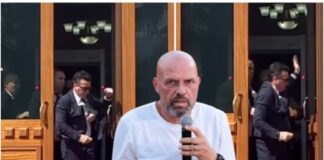 Agron Shehaj nuk u lejua të futej në sallë, Ylli Manjani: Të isha në vendin e gardistëve, do t’ia fusja me shpullë turinjve