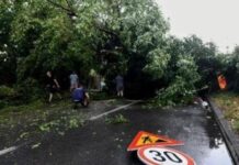 Stuhitë godasin Ballkanin, miliona euro dëme në bujqësi, mbi 100 automjete të dëmtuara në Shkup