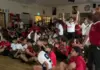 Shkolla bëhet stadium, nxënësit shikojnë ndeshjen e Botërorit në orarin e mësimit