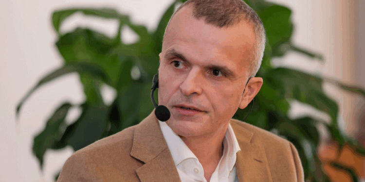 Po pilotonte avionin duke folur me nënën në telefon  zbardhet dëshmia e Beqirajt pas arrestimit