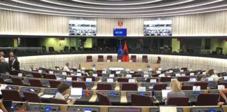 Mbledhja e Stabilizim Asociimit Shqipëri-BE/ “Inkurajojmë që protestat të jenë paqësore”, zyrtari i KE: Tirana zyrtare ka avancuar në mënyrë mbresëlënëse