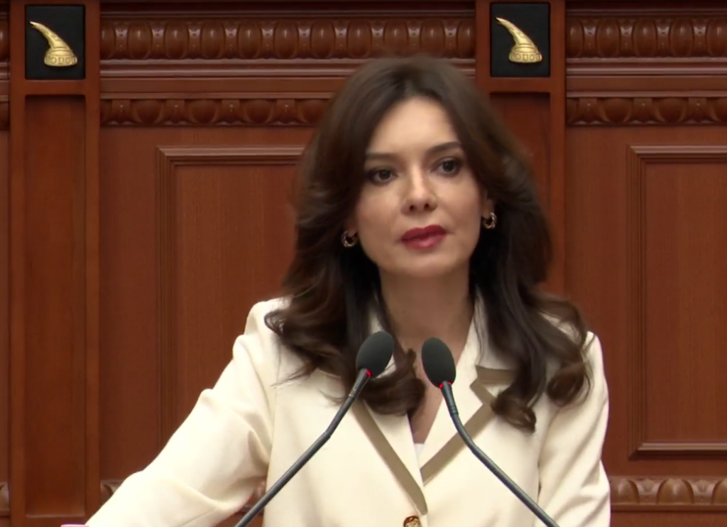  S duhet as t i akuzojmë e as t i linçojmë protestuesit   Spiropali replikon me Berishën  E keni guximin për të ndryshuar sistemin elektoral që sot ka prodhuar banalitet 