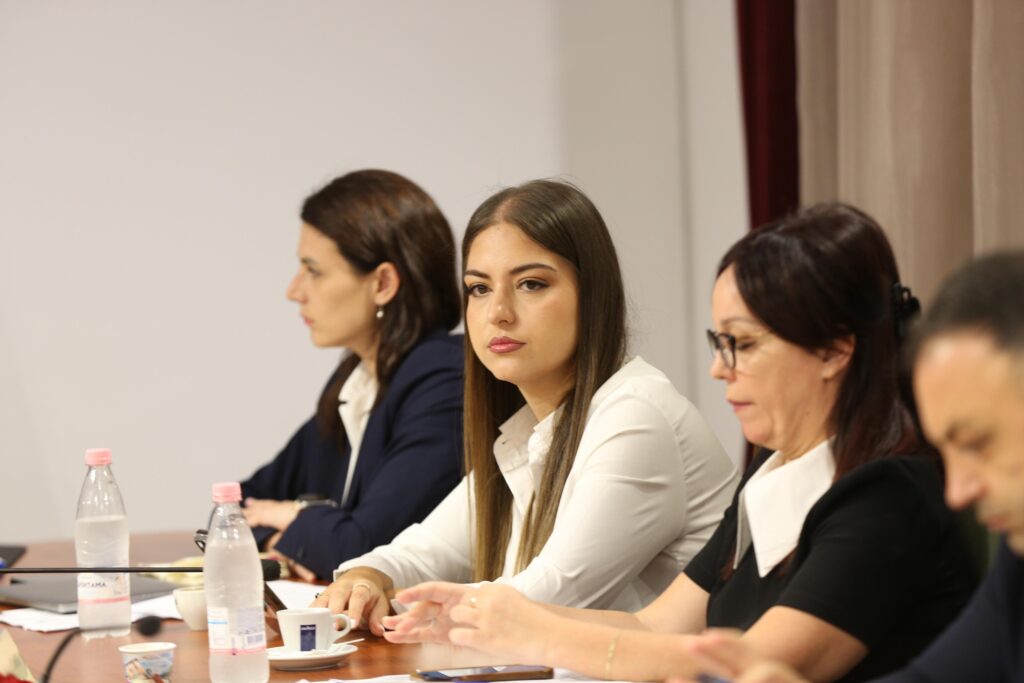 PD kërkoi deklaratë kundër ministres serbe   Sara Mila përplaset me Haxhinaston  Pseudopatriotë  ju votuat kundër Shqipërisë në BE 