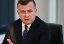 Arkivoli në protestë, Balla: E sollën mbështetësit e PD! Berisha e ka bërë këtë akt të turpshëm 28 vite më parë me Azem Hajdarin