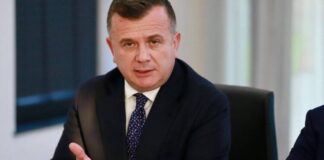 Arkivoli në protestë, Balla: E sollën mbështetësit e PD! Berisha e ka bërë këtë akt të turpshëm 28 vite më parë me Azem Hajdarin