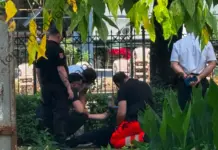 Incidentet para Kuvendit, plagosen tre efektivë dhe tre protestues, tubuesit hedhin gurë drejt policisë