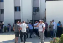 Protesta në Klos kundër propozimit për reformën territoriale, administrata bojkoton punën